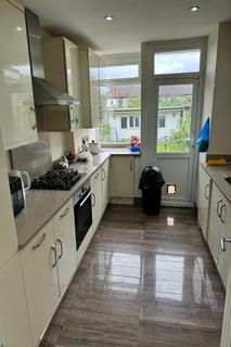 5 bedroom semi-detached house to rent, Somersby Gardens, Ilford  IG4