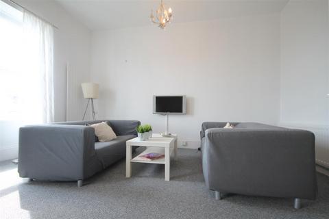 3 bedroom apartment to rent, Westgate Road, City Centre