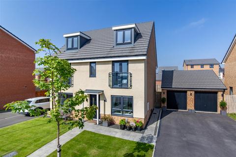 5 bedroom detached house for sale, Whiteadmiral Place, Great Park, NE13