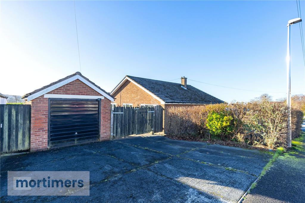 Garage/Driveway