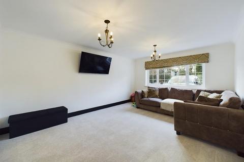 119 Barkham Ride, Finchampstead, Wokingham, RG40 4EP