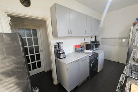 4 bedroom terraced house for sale, Park View, Dewsbury