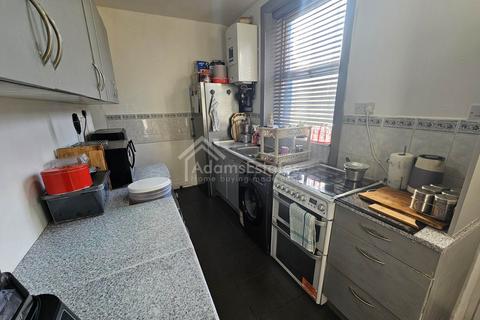 4 bedroom terraced house for sale, Park View, Dewsbury