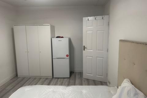 1 bedroom in a house share to rent, North Avenue, Harrow HA2