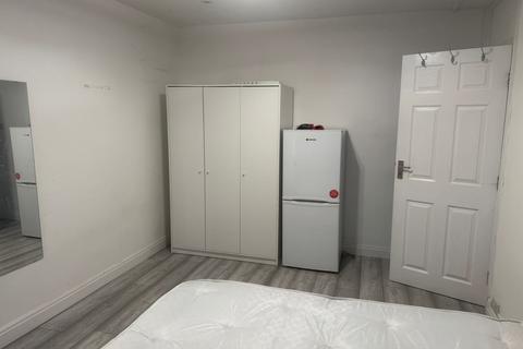 1 bedroom in a house share to rent, North Avenue, Harrow HA2