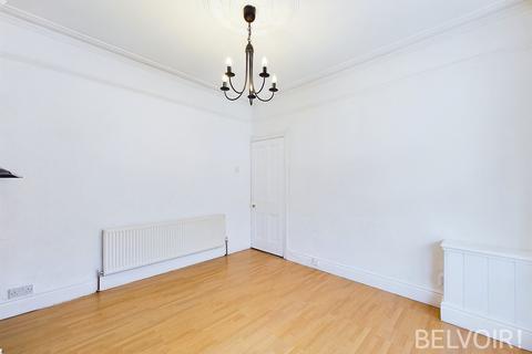 3 bedroom terraced house to rent, Barndale Road, Liverpool L18