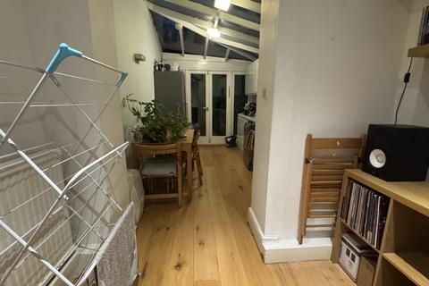 3 bedroom flat to rent, Freegrove road, Islington