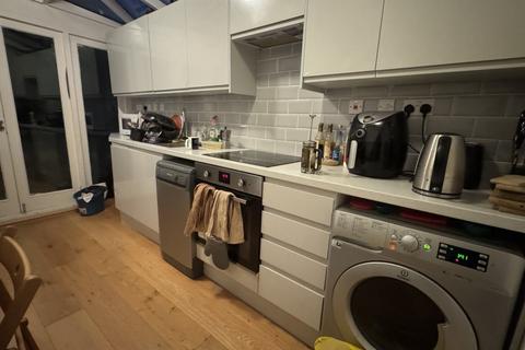 3 bedroom flat to rent, Freegrove road, Islington