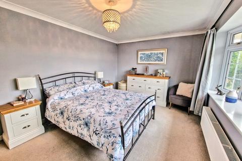 23 Stuart Way, Bridport, DT6 4AU
