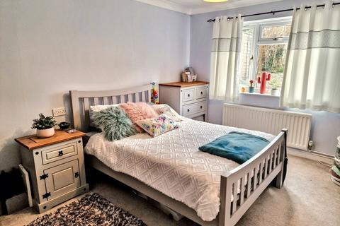 23 Stuart Way, Bridport, DT6 4AU