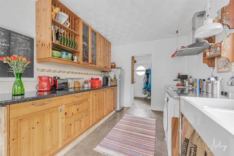 6 Cerrig Llwydion, Pontrhydyfen, Port Talbot, SA12 9TT