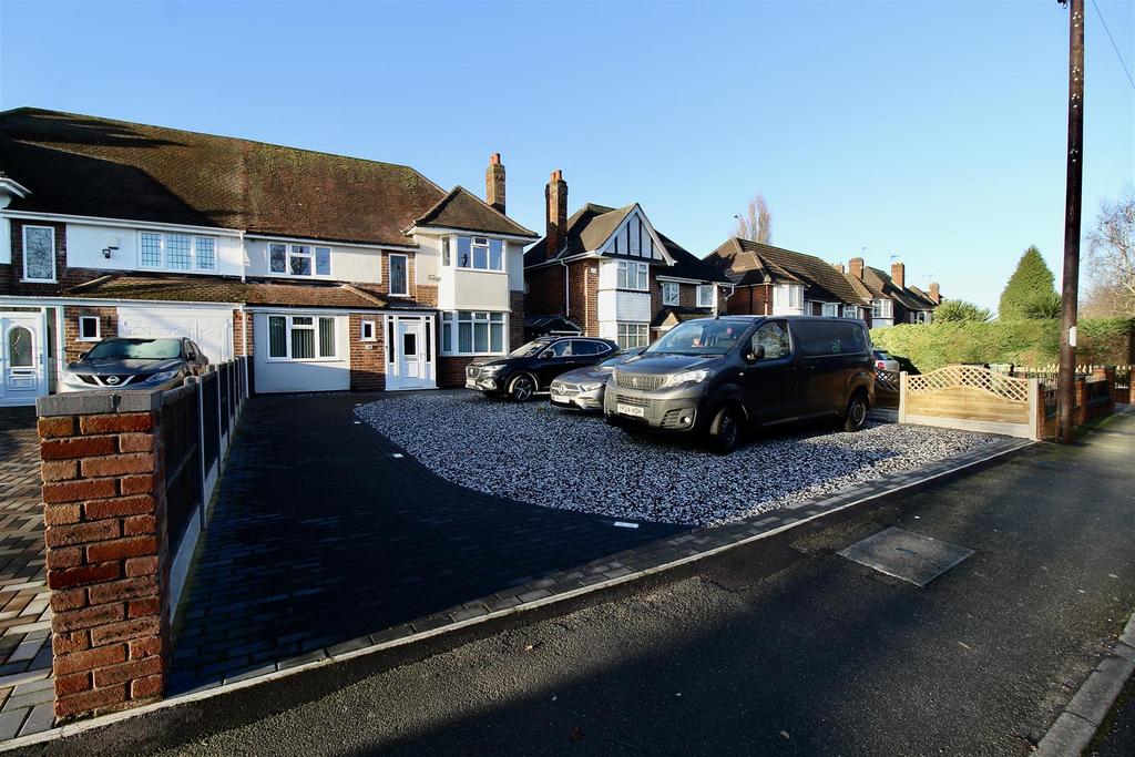 Front Garden/Driveway