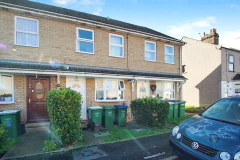 2 bedroom terraced house to rent, Crusoe Road, Erith DA8