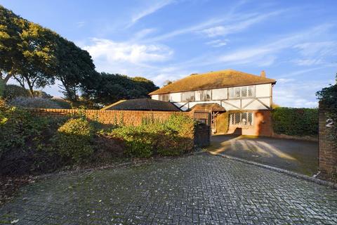 4 bedroom detached house for sale, Woodland Way, Broadstairs, CT10