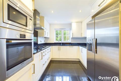 4 bedroom detached house to rent, Five Fields Close, Watford, WD19