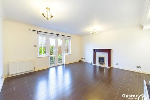 4 bedroom detached house to rent, Five Fields Close, Watford, WD19