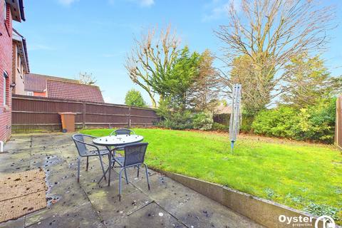 4 bedroom detached house to rent, Five Fields Close, Watford, WD19