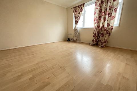 2 bedroom apartment to rent, Buckingham Road, Edgware HA8