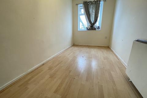 2 bedroom apartment to rent, Buckingham Road, Edgware HA8