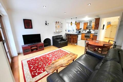 4 bedroom semi-detached bungalow for sale, Tachbrook Road, Feltham, TW14