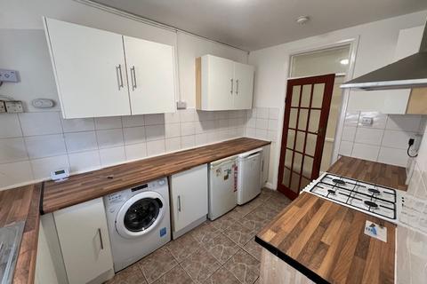 2 bedroom flat to rent, Great West Road, Isleworth TW7