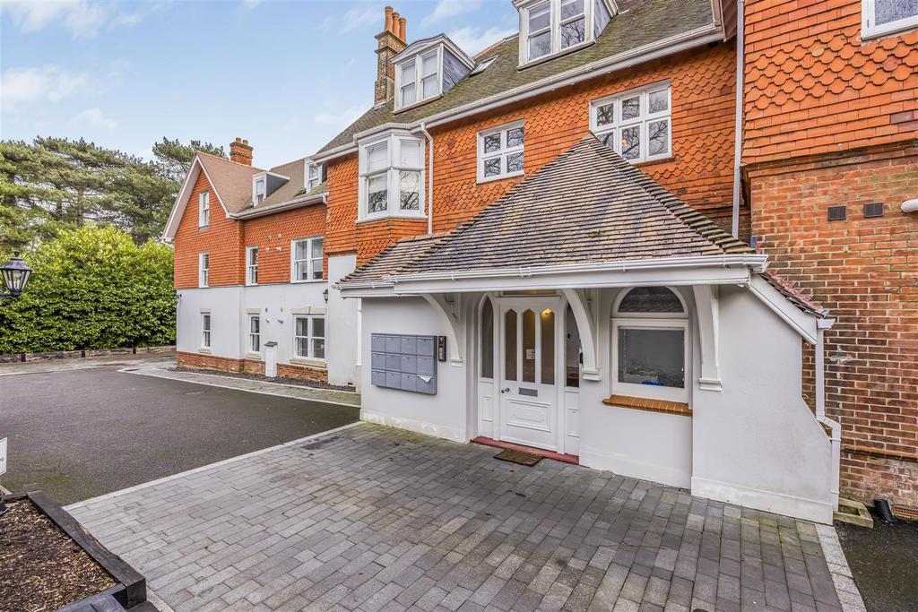 Flat 3, 25 Mc Kinley Road, Bournemouth-Portico Marke