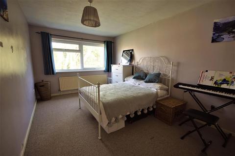 2 bedroom flat to rent, Conifer Court, Moor Green Lane, Birmingham B13