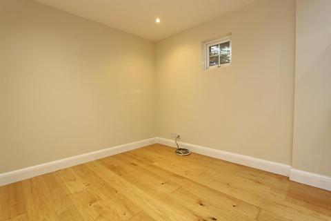 1 bedroom apartment to rent, Kingswood