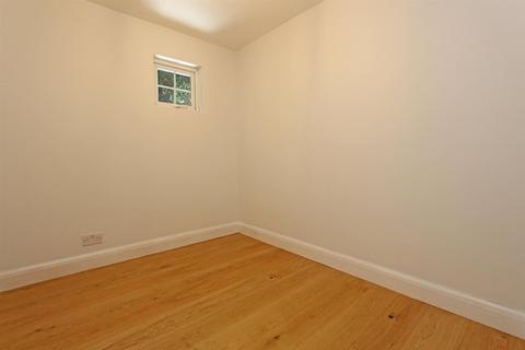 1 bedroom apartment to rent, Kingswood