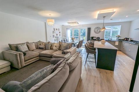 45 Hillside Crescent, Weldon, Corby, NN17 3HF