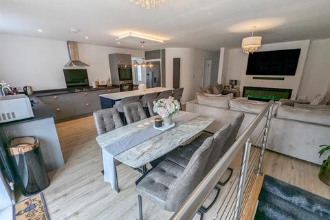 45 Hillside Crescent, Weldon, Corby, NN17 3HF
