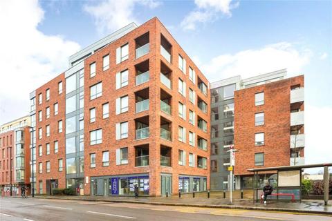 2 bedroom flat to rent, High Street, Brentford TW8