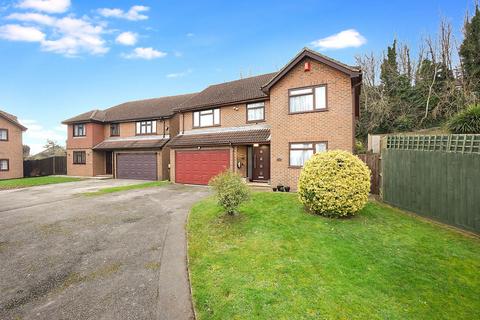 4 bedroom detached house for sale, Hilary Gardens, Rochester ME1