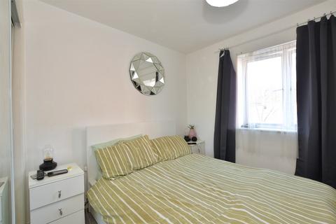 2 bedroom flat for sale, Glandford Way, Chadwell Heath, Romford, Essex