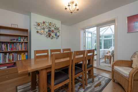 7 Cliff Gardens, Halifax, HX2 7DE