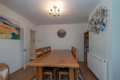 7 Cliff Gardens, Halifax, HX2 7DE