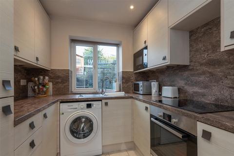 7 Cliff Gardens, Halifax, HX2 7DE