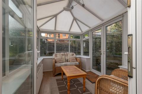 7 Cliff Gardens, Halifax, HX2 7DE