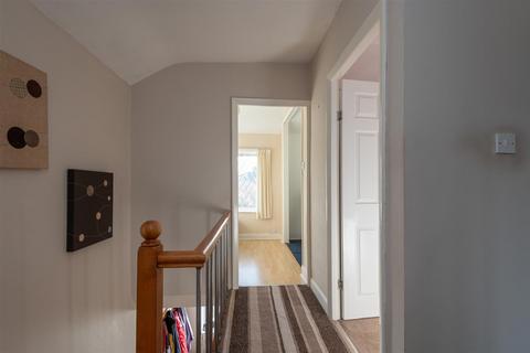 7 Cliff Gardens, Halifax, HX2 7DE