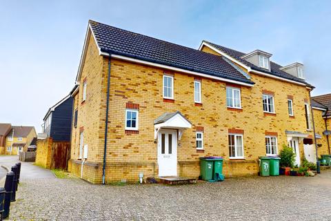 3 bedroom end of terrace house to rent, Carter Close, Hawkinge, Folkestone, Kent, CT18