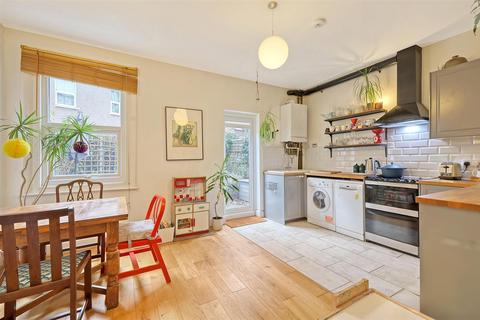 74 Scotts Road, London, E10 6LW