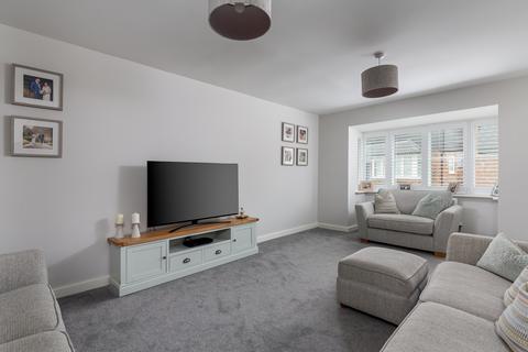 4 bedroom house for sale, Reeves Crescent, Horley, Surrey, RH6