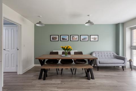 4 bedroom house for sale, Reeves Crescent, Horley, Surrey, RH6