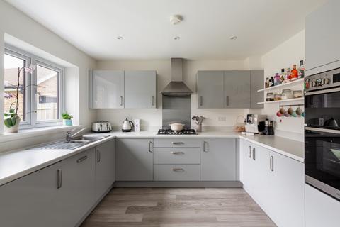 4 bedroom house for sale, Reeves Crescent, Horley, Surrey, RH6
