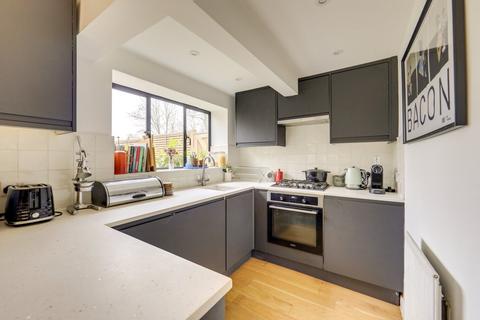 2 bedroom flat for sale, Manor Park, Hither Green , London, SE13