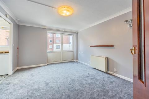 1 bedroom retirement property for sale, HOLLAND ROAD, Westcliff-on-Sea