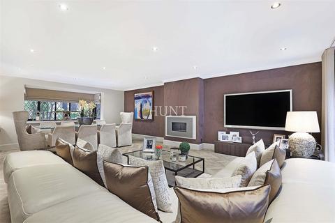 undefined, Stradbroke Park, Chigwell IG7