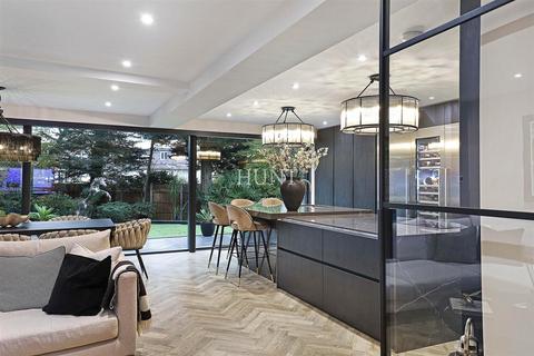 undefined, Stradbroke Park, Chigwell IG7