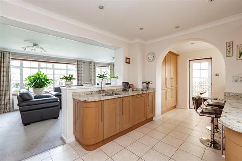 4 bedroom detached house for sale, Chantry Avenue, Hartley DA3