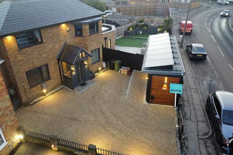 100 Campfield Road, Shoeburyness, Southend-on-sea, SS3 9BX